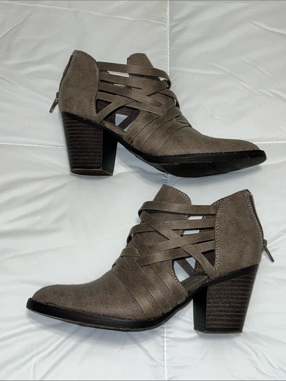 Womens Fergalicious Taupe Strappy Size 7.5 Ankle Boots